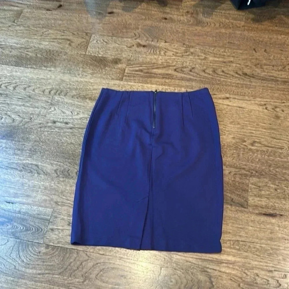 skirt size 4 - Picture 2 of 2
